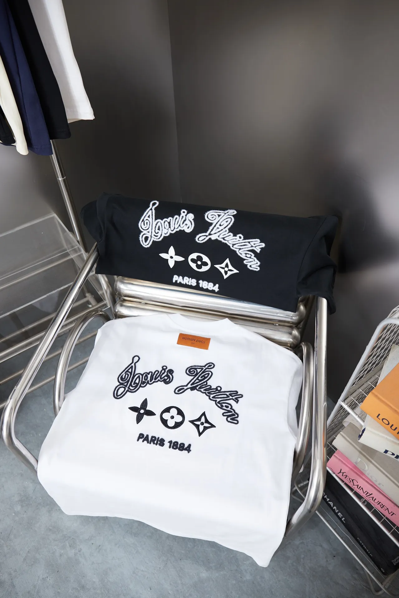 🅿️200 1V 25SS early spring new style short sleeves with embroidered letters, light luxury, a must-have item for daily commuting for men and women, correct version, welcome to compare, detailed features · 320g 100% pure cotton double yarn jersey fabric · Special thickened 32 pieces of double-strand 1X1 thread in the same vat custom dyeing · Imported Tajima machine rope embroidery➕ embroidered letter logo · Double needle stitching and cross-stitch technology · Original main mark, washable tag, brand moisture-proof paper packaging Color: black/white Size: S/M/L/XL